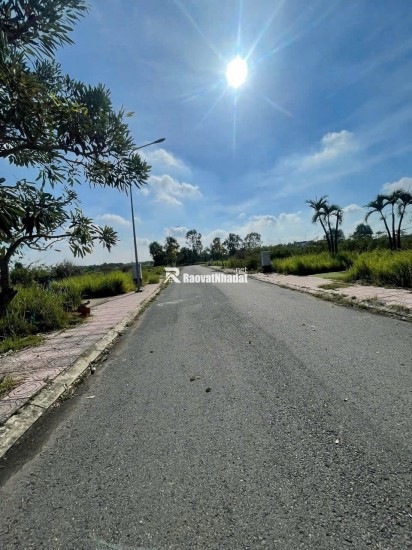 Bán gấp lô đất thổ 5x17, ODT sau lưng chợ, ngay TT. Đức Hòa