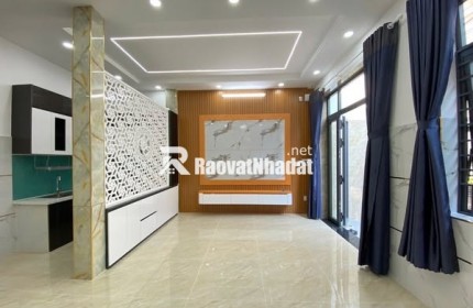 Bán nhà 6x10 - 3 tầng - hẻm oto - giá chỉ 5,x tỷ - ngay đường Tên Lửa nối dài - Bình Tân.