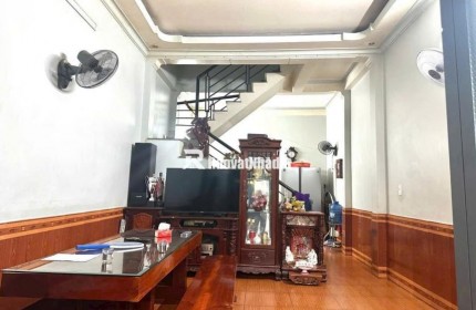 NHÀ ĐẸP THỦ ĐỨC - HẺM XE HƠI - 2 TẦNG BTCT - 4X13 M - NHỈNH 4 TỶ