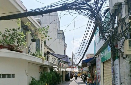 BÁN NHÀ QUẬN 7 
+ Kết Cấu Nhà: MT Đang Kinh Doanh gồm trệt, lầu, ST, gồm 2PN, 2WC, Sân Thượng, Bếp, Phòng Khách 
+ Phía sau có 8 Phòng Trọ Cho Thuê