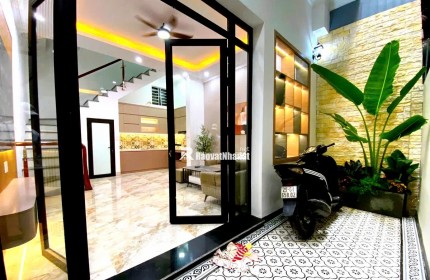 BÁN NHÀ HỒ ĐẦM TRÒN, BA ĐÌNH, 40M2 7 TẦNG MT 4M GIÁ 8.3TỶ- NGÕ THÔNG-GẦN HỒ SÁT PHỐ - GẦN LĂNG BÁC.