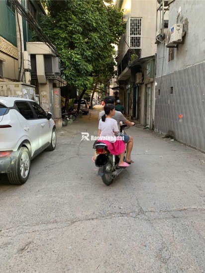 Bán nhà Định Công, 34m2, MT 3.7m, ngõ ô tô tránh đỗ ngày đêm, giá 6,1 tỷ