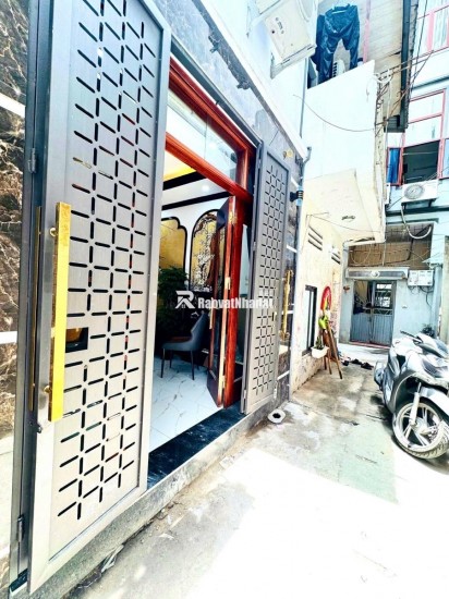 Bán nhà phố Dương Văn Bé,  33m, ngõ nông , gần đường ô tô  tránh , vị trí đẹp , nội thất cao cấp 7.95 tỷ