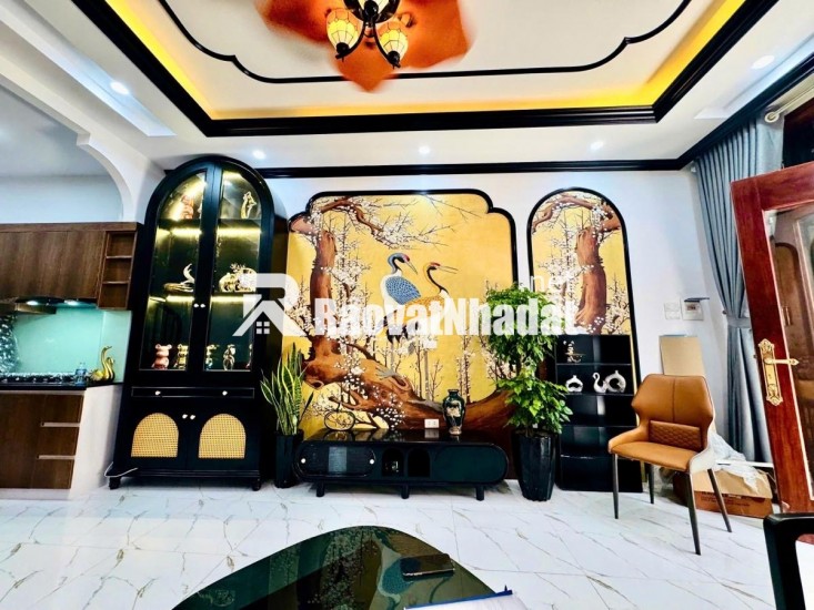 Bán nhà phố Dương Văn Bé,  33m, ngõ nông , gần đường ô tô  tránh , vị trí đẹp , nội thất cao cấp 7.95 tỷ