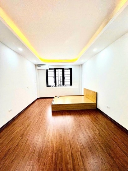 Bán nhà phố Dương Văn Bé,  33m, ngõ nông , gần đường ô tô  tránh , vị trí đẹp , nội thất cao cấp 7.95 tỷ