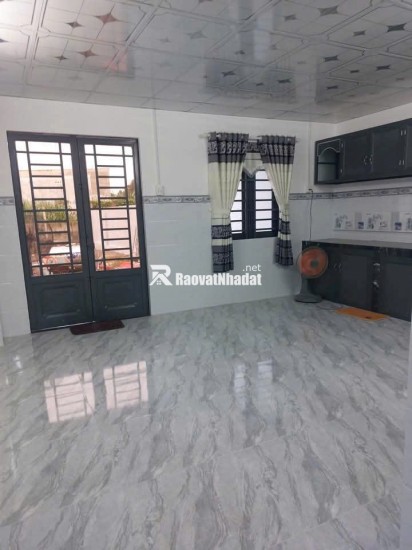 Bán nhà cấp 4 đẹp 252m2, 3PN, 1WC, mặt tiền rộng tại Tân Thông Hội