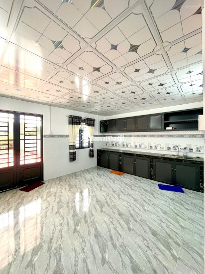 Bán nhà cấp 4 đẹp 252m2, 3PN, 1WC, mặt tiền rộng tại Tân Thông Hội