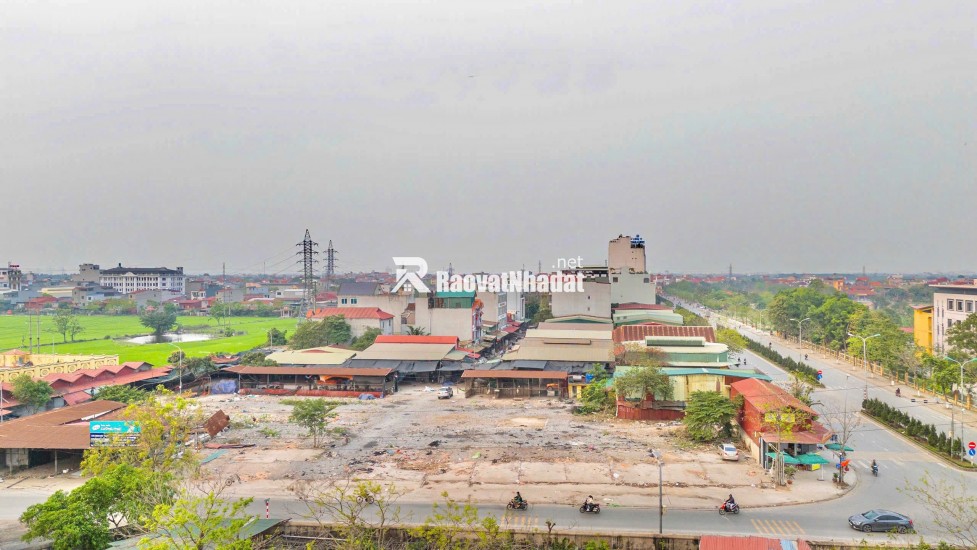 Đất nền , vẻ hè 11m, Không ép xây dựng - sát vách Đông Anh. Hà Nội
