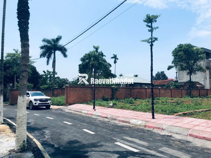 Bán gấp mảnh đất ngay sát trường đại học, xây cho thuê được luôn.