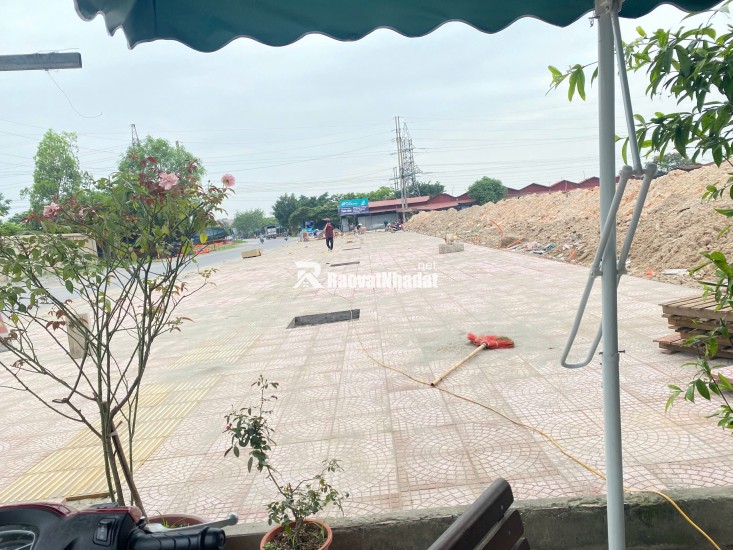 Đất nền , vẻ hè 11m, Không ép xây dựng - sát vách Đông Anh. Hà Nội