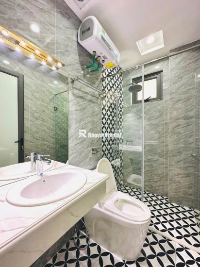 BÁN NHÀ MỚI XÂY 6 TẦNG THANG MÁY  NGÕ 68 CẦU GIẤY , LÔ GÓC , THIẾT KẾ HIỆN ĐẠI , GẦN PHỐ , Ở NGAY HOẶC KINH DOANH VÀ CHO THUÊ