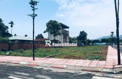 Bán gấp mảnh đất ngay sát trường đại học, xây cho thuê được luôn.