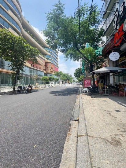 VIP MẶT PHỐ BA ĐÌNH – 130m² – 9 TẦNG THANG MÁY – Ô TÔ TRÁNH – VỈA HÈ RỘNG – KINH DOANH CỰC ĐỈNH