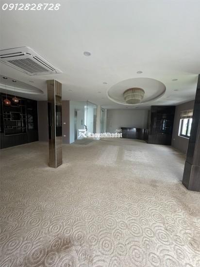 Cho thuê biệt thự ngõ 214 Nguyễn Xiển ,120m x 5 tầng 1 tum thông sàn , thang máy riêng có PCCC hiện đại