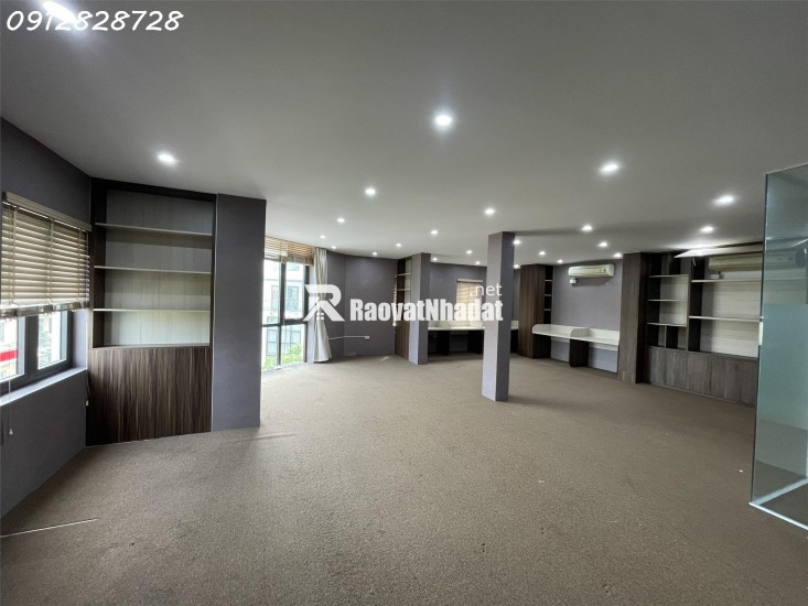 Cho thuê biệt thự ngõ 214 Nguyễn Xiển ,120m x 5 tầng 1 tum thông sàn , thang máy riêng có PCCC hiện đại