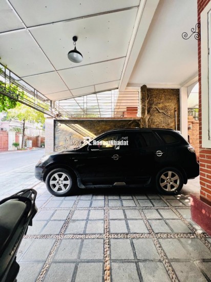 Bán biệt thự Làng Việt Kiều Châu Âu đường Nguyễn Văn Lộc DT 200m2 x 3 tầng giá 47.9 tỷ