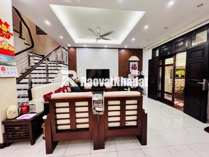 Bán biệt thự Làng Việt Kiều Châu Âu đường Nguyễn Văn Lộc DT 200m2 x 3 tầng giá 47.9 tỷ