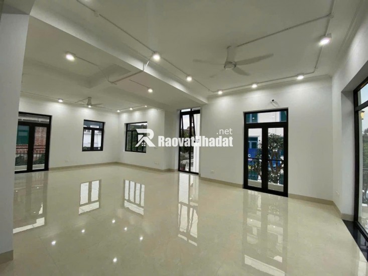 Bán nhà mặt phố Sa Đôi Đại Mỗ Nam Từ Liêm lô góc 3 mặt thoáng diện tích 210m2x 4 tầng MT 15m2 giá 63.9 tỷ