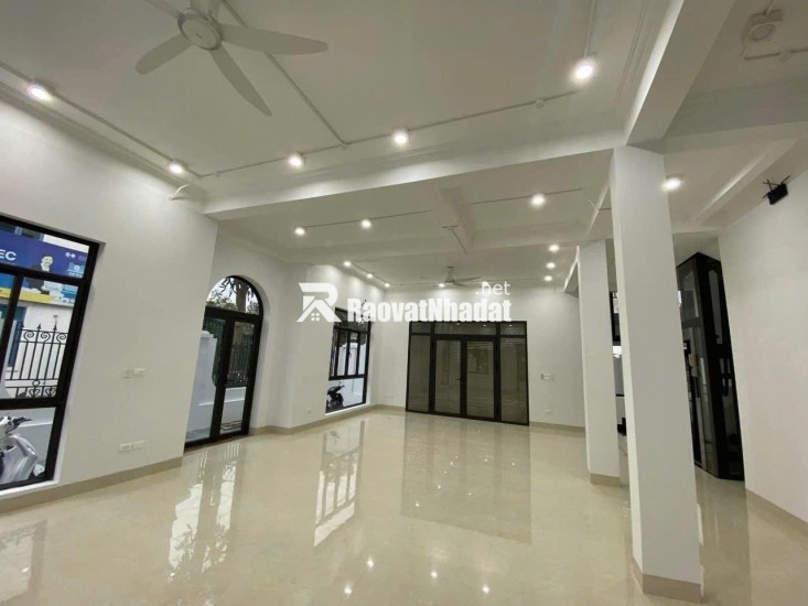 Bán nhà mặt phố Sa Đôi Đại Mỗ Nam Từ Liêm lô góc 3 mặt thoáng diện tích 210m2x 4 tầng MT 15m2 giá 63.9 tỷ