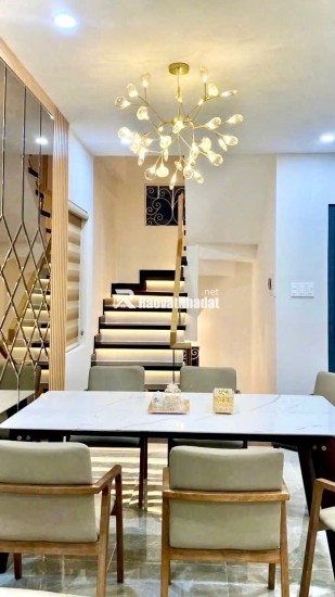 BÁN NHÀ Q10- HẺM 6M THÔNG CMT8- NGANG HƠN 5M- CĂN GÓC 3 TẦNG 3 PHÒNG NGỦ NỘI THẤT SỊN: 11 TỶ NHỈNH