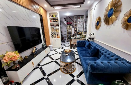 Bán nhà mặt ngõ Võng Thị 35m, mặt tiền 5.73, 6 tầng, oto đỗ cửa!