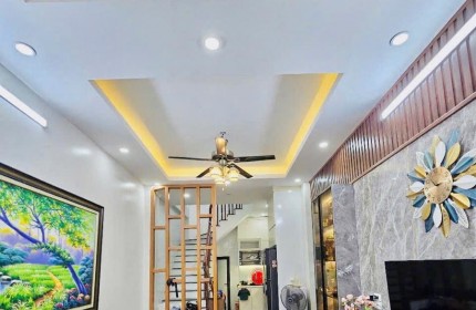 Chính chủ bán nhà Tân Xuân, Bắc Từ Liêm, DT 35m2, vị trí siêu đẹp, ô tô đỗ cửa