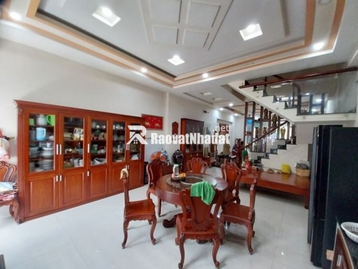 QUẬN 12 - BÁN NHÀ 2 MẶT TIỀN, 4 TẦNG LẦU, - MẶT TIỀN ĐƯỜNG NHỰA,CÓ LỀ ĐƯỜNG - DIỆN TÍCH NGANG 5.5M,DÀI 18M