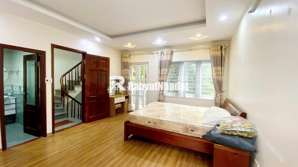 Tây Hồ, hàng hiếm, 6 tầng, thang máy xịn, 2 phút là ra Hồ Tây lộng gió!