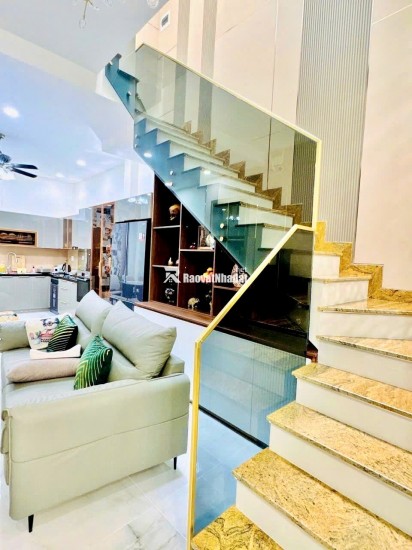 Nhà Quận 1- mặt tiền Phường Tân Định- xe hơi trong nhà 60m2 cao 3 Tầng NT sịn: 18 Tỷ. VŨ 0933910039