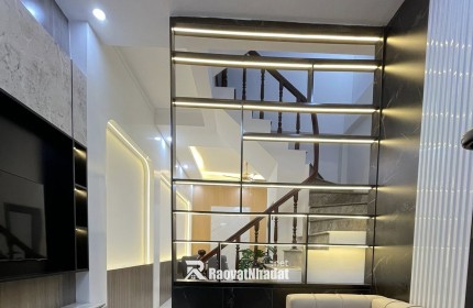 Bán nhà Đào Tấn 35m 4 Tầng Ngõ thông, kinh doanh giá 6.9 tỷ