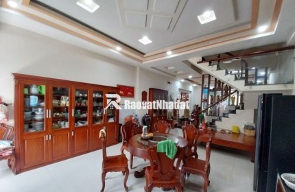 QUẬN 12 - BÁN NHÀ 2 MẶT TIỀN, 4 TẦNG LẦU, - MẶT TIỀN ĐƯỜNG NHỰA,CÓ LỀ ĐƯỜNG - DIỆN TÍCH NGANG 5.5M,DÀI 18M