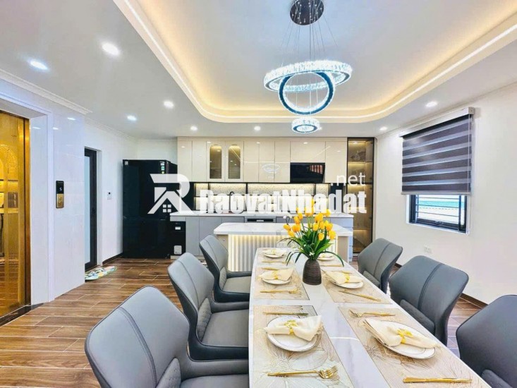 Siêu Phẩm Hiếm! Bán Nhà Đẹp, Thang Máy Quận Đống Đa - 141 Phố Thịnh Quang - S 40m2 - Giá Chào 14.8 Tỷ