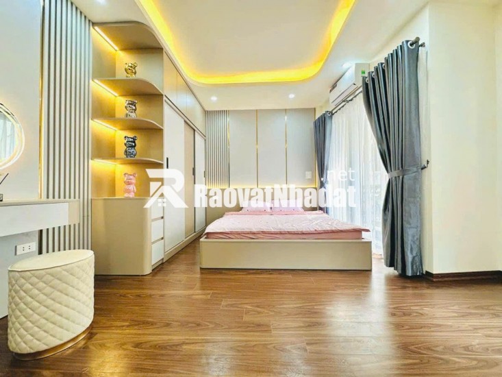 Siêu Phẩm Hiếm! Bán Nhà Đẹp, Thang Máy Quận Đống Đa - 141 Phố Thịnh Quang - S 40m2 - Giá Chào 14.8 Tỷ