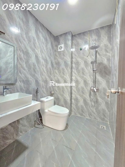 Bán nhà ngô gia tự 30m2 5 tầng xây mới gần ô tô tránh giá nhỉnh 5 tỷ