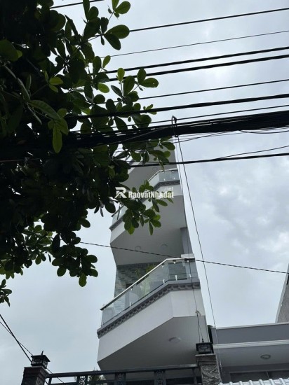 [ HOT] TIỆN NGHI TẠI Q7– NHÀ MẶT TIỀN – ĐƯỜNG XE HƠI THẲNG TỚI NHÀ  – GIÁP CÁC TRUNG TÂM Q1, Q4, Q8. NHÀ CỰC ĐẸP 3 TẦNG CÓ THỂ VÀO Ở LUÔN  – CHÍNH CHỦ – SỔ HỒNG VUÔNG A4 – CHỈ NHỈNH  6 TỶ
