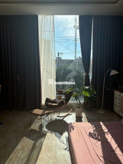 Bán nhà mặt tiền đường Tôn Đức Thắng - Hòn Rớ - Nha Trang 
 Diện tích : 74,4m2 Giá : 6ty4 lh e Trinh