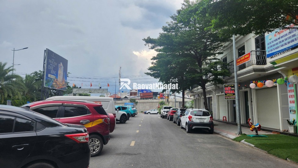 CĂN HỘ CAO CẤP CÓ DÒNG TIỀN -  NGAY VINCOM PLAZA DĨ AN - CĂN GÓC - VỊ TRÍ ĐẮC ĐỊA - 80M2 3 PN - NGAY NGÃ TƯ 550 TP DĨ AN - THANG MÁY THẺ TỪ - GIÁ CHỈ