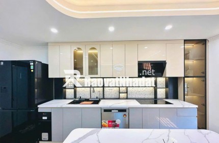 Siêu Phẩm Hiếm! Bán Nhà Đẹp, Thang Máy Quận Đống Đa - 141 Phố Thịnh Quang - S 40m2 - Giá Chào 14.8 Tỷ
