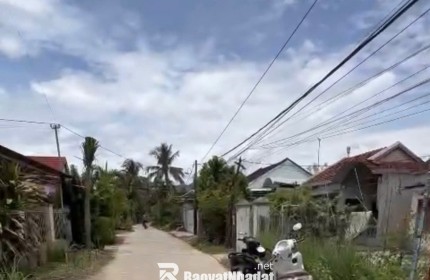 Cần bán lô đẹp Diên Sơn, cách đường chính 20m Nhà Vuông Vắn 222m2, cạnh uỷ ban, trạm y tế, trường học
-Diện tích: 222m2 ngang 10m full thổ cư - 
Lh