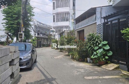 Vị  trí siêu đỉnh, lô góc 3 mặt tiền xe tải tránh, tiện mua ở ,làm văn phòng trụ sở công ty 
98 m2 chỉ 9 tỷ