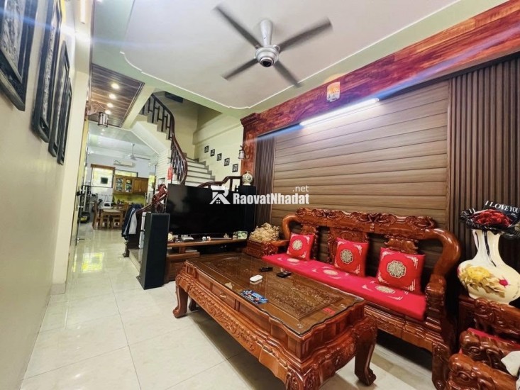 NHÀ 3 TẦNG CỔ ĐIỂN – DÂN XÂY KIÊN CỐ - TIỆN ÍCH BẠT NGÀN