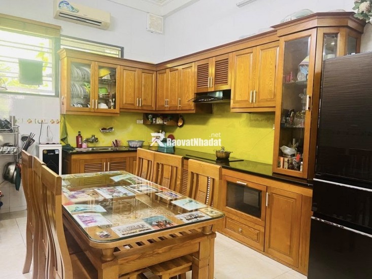 NHÀ 3 TẦNG CỔ ĐIỂN – DÂN XÂY KIÊN CỐ - TIỆN ÍCH BẠT NGÀN