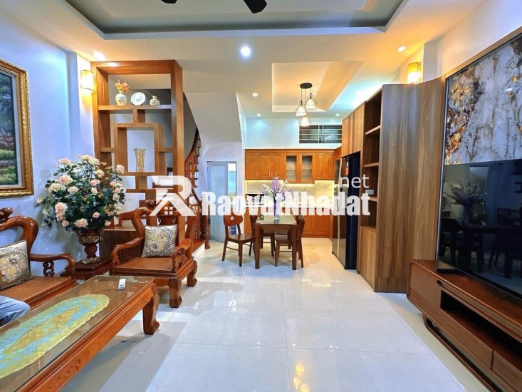 Bán nhà ngõ 132 cầu giấy 59m x5 tầng giá 15,5 tỷ ,cách ô tô 20m