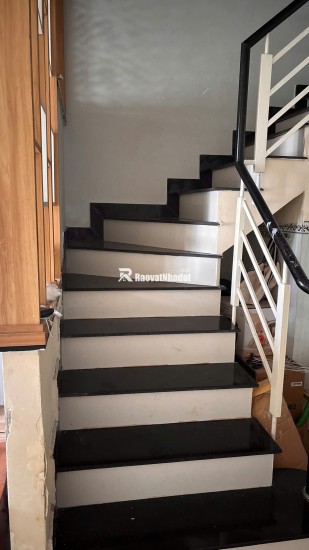 Bán nhà chính chủ - sổ hồng riêng , đg nhựa 12m