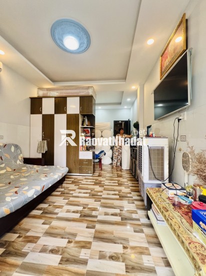 Nhà mặt tiền chợ Tân Bình, 4x17,5 xây 4 tầng cứng đẹp giá chỉ 9,999 tỷ