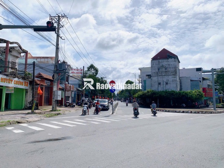NHÀ PHỐ BÌNH THUỶ,CẦN THƠ – 10x60m(600m2) – 1 trệt 1 lầu – khu vực trung tâm – Giá bán 35 tỷ ( có thương lượng )