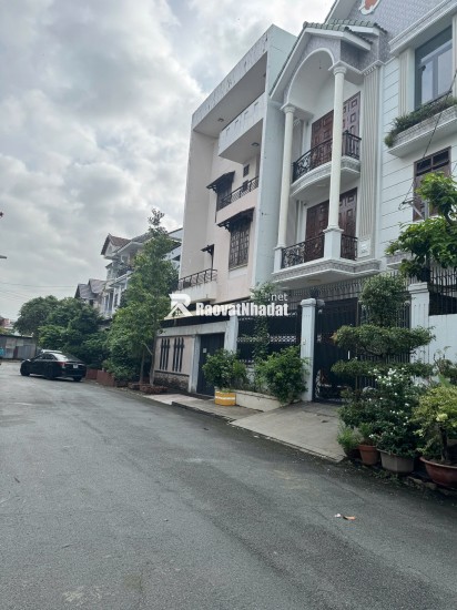 Cho thuê căn biệt thự đường 23, Hiệp Bình Chánh, nhà xây 1 trệt 2 lầu, sân thượng. DT 8x15