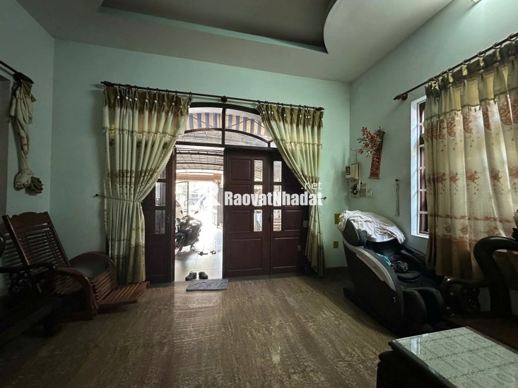 Bán nhà mặt tiền Dương Công Khi, Hóc Môn. DT 200m2, 3 tầng, 6PN. Sổ hồng, giá 15 tỷ.