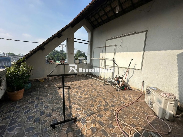 Bán nhà mặt tiền Dương Công Khi, Hóc Môn. DT 200m2, 3 tầng, 6PN. Sổ hồng, giá 15 tỷ.