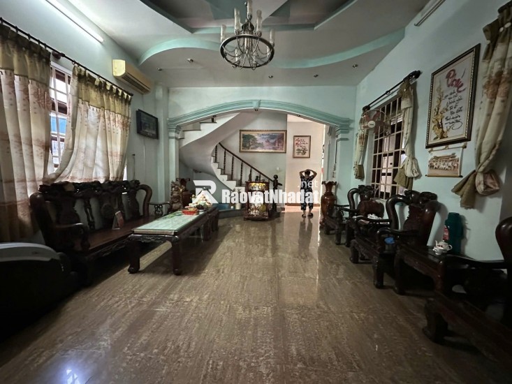 Bán nhà mặt tiền Dương Công Khi, Hóc Môn. DT 200m2, 3 tầng, 6PN. Sổ hồng, giá 15 tỷ.